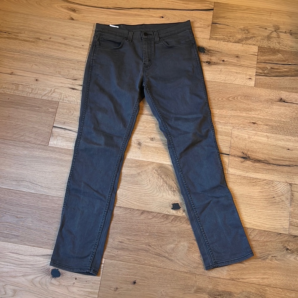 Levi Jeans. Size 32x32. Gently Worn.